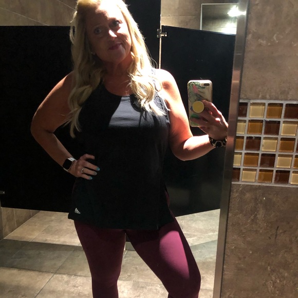 Meet your Posher, April - Picture 4 of 4